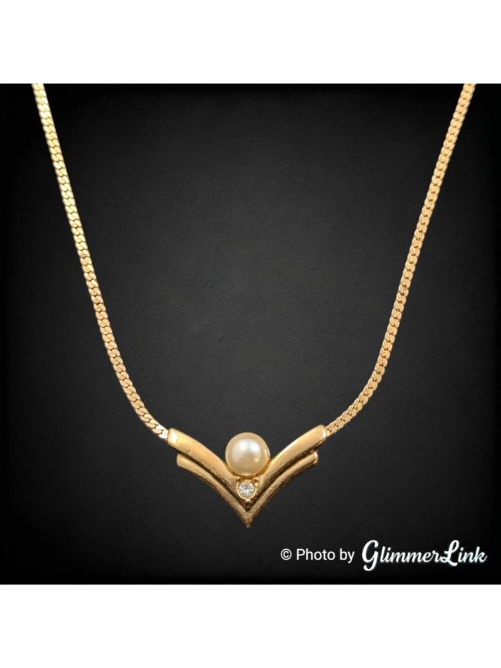 Vintage Avon 1989 Eternal Luster Faux Pearl Rhinestone Gold Tone V Necklace